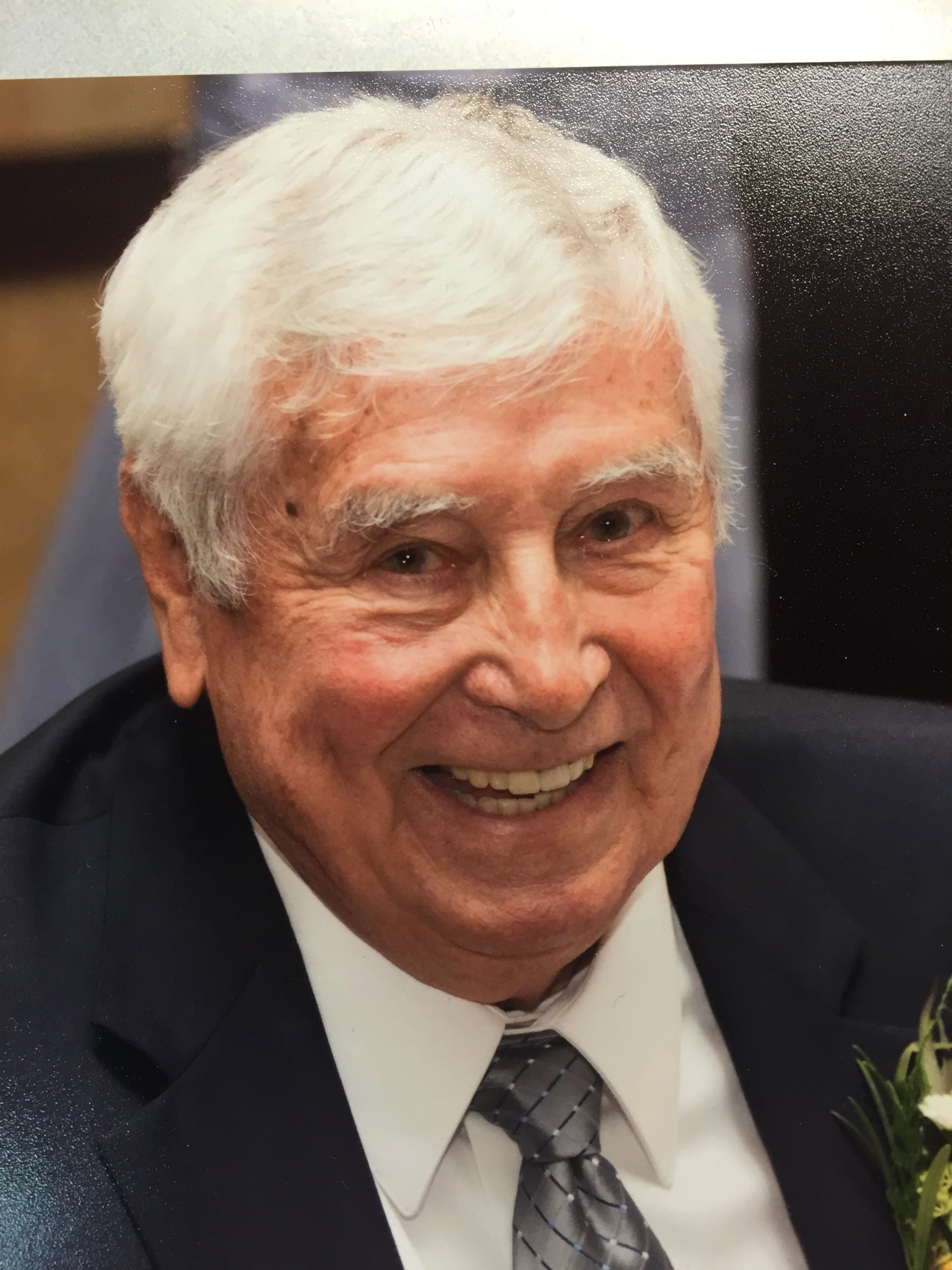 Donald K. Berg obituary photo