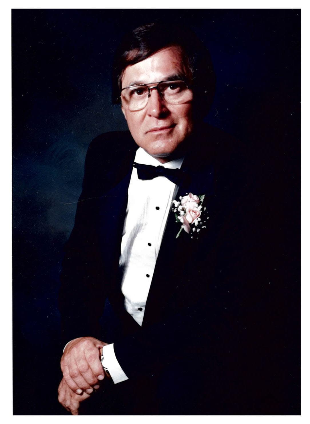 Donald E. Fritzsche obituary photo