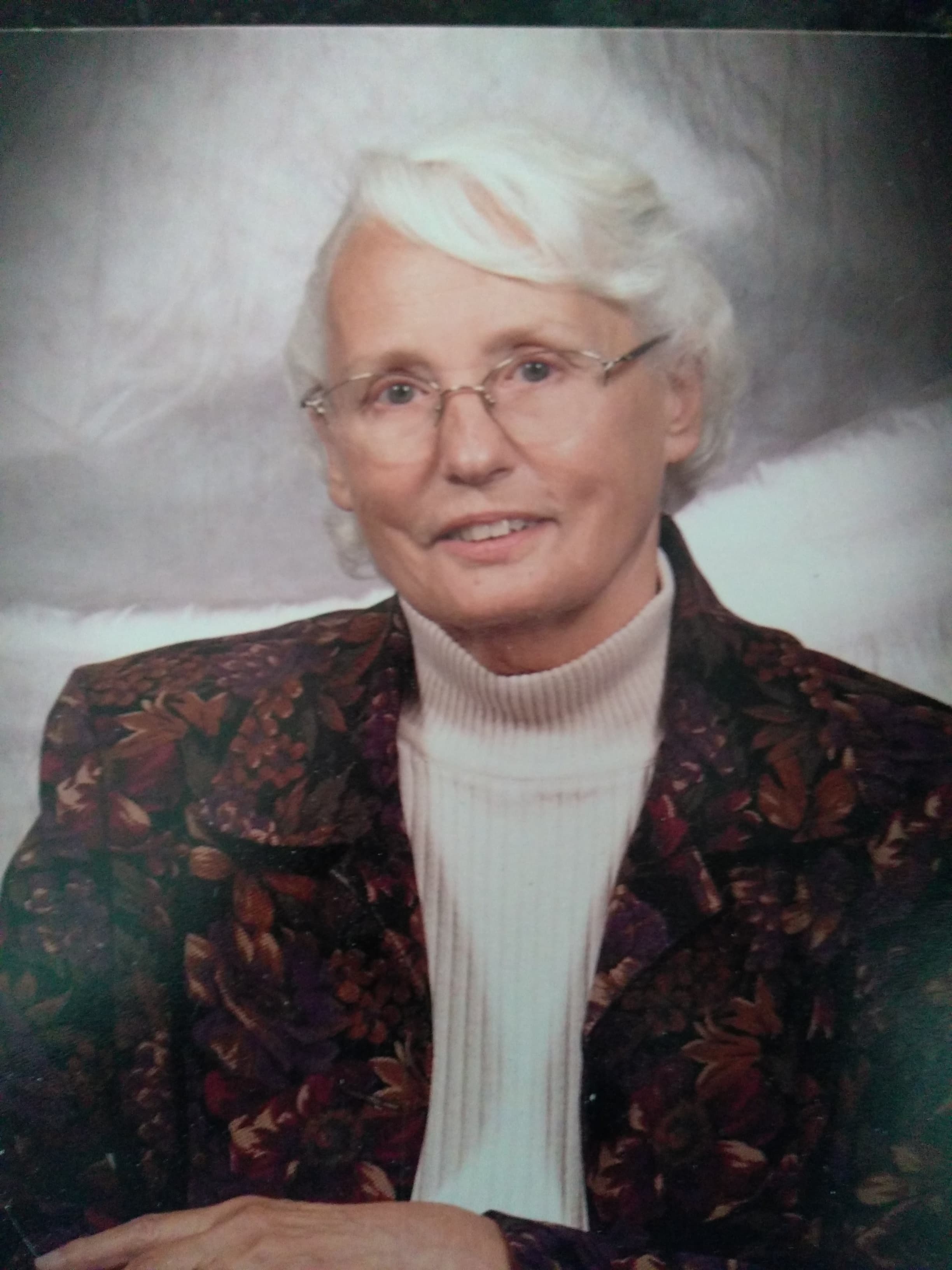 Dolores Vieaux obituary photo